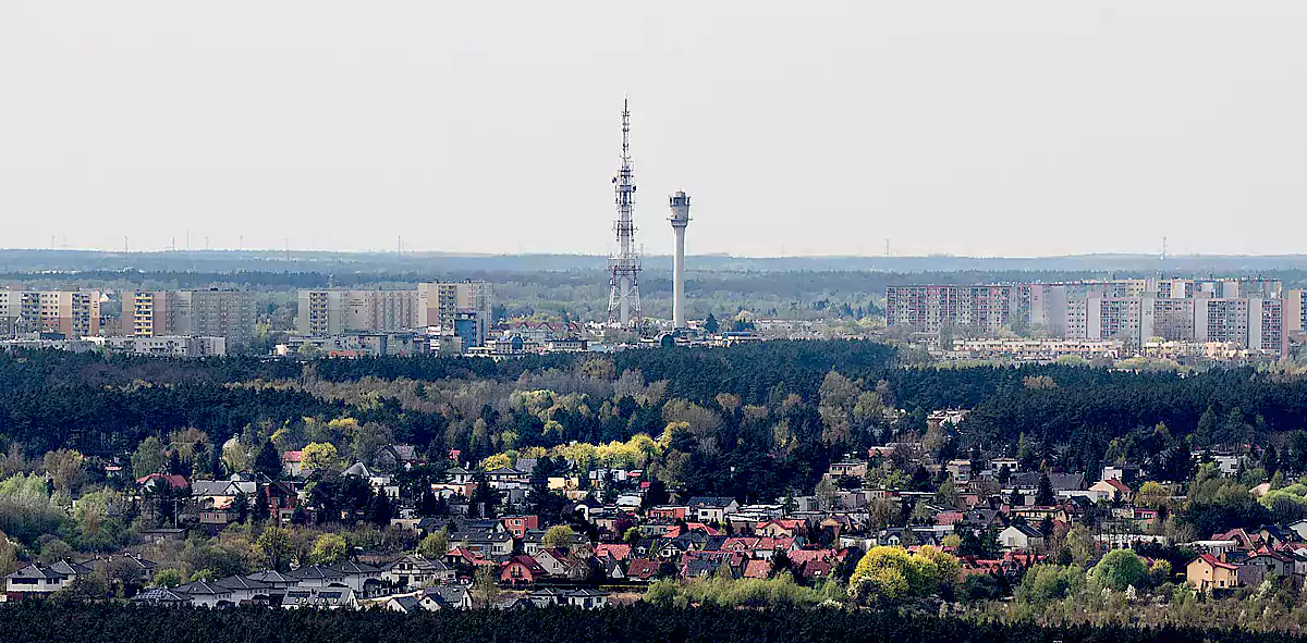 Stacja Linii Radiowych Poznań - Piątkowo (fot. Jakub Żerdzicki/Unsplash)