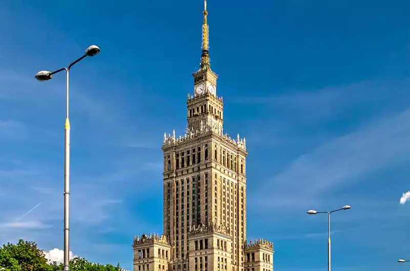 Pałac Kultury i Nauki w Warszawie (fot. Elijah G/Unsplash)