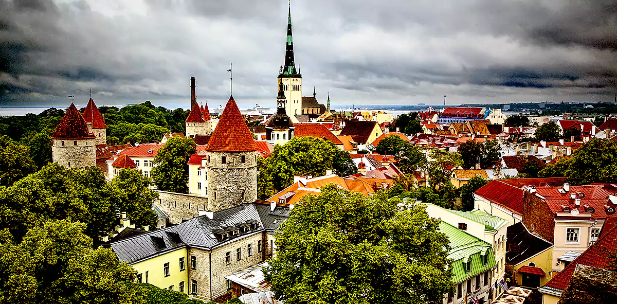 Tallinn (fot. Leo Roomets/Unsplash)