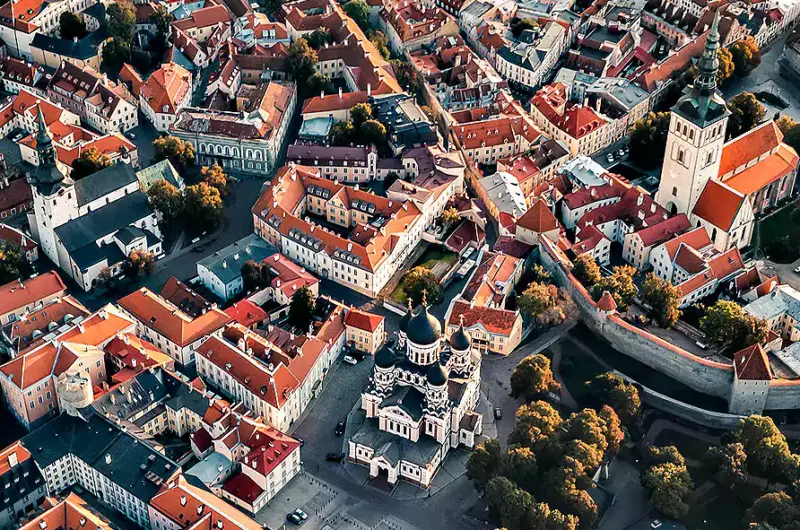 Tallinn (fot. Filippo Cesarini / Unsplash)