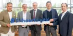 Szlezwik-Holsztyn to pierwszy kraj związkowy z planem wyłączenia UKF. (od lewej do prawej) Steffen Müller, dyrektor zarządzający Antenne Sylt; Dirk Schrödter, szef Kancelarii Stanu Szlezwik-Holsztyn; Stefan Raue, dyrektor generalny Deutschlandradio; Dirk van Loh, dyrektor zarządzający Regiocast; Sascha Molina, dyrektor produkcji NDR. (fot. Digitalradio Deutschland e.V./Christian Kruppa)
