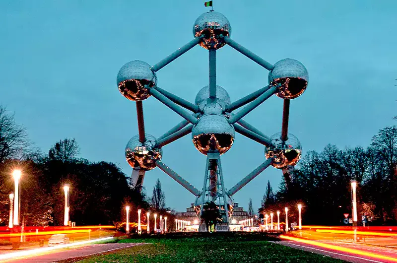 Atomium w Brukseli (fot. Fisnik Murtezi/Unsplash)