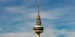 Torrespaña, wieża telekomunikacyjna w Madrycie (fot. Jose Antonio Gallego Vázquez/Unsplash)