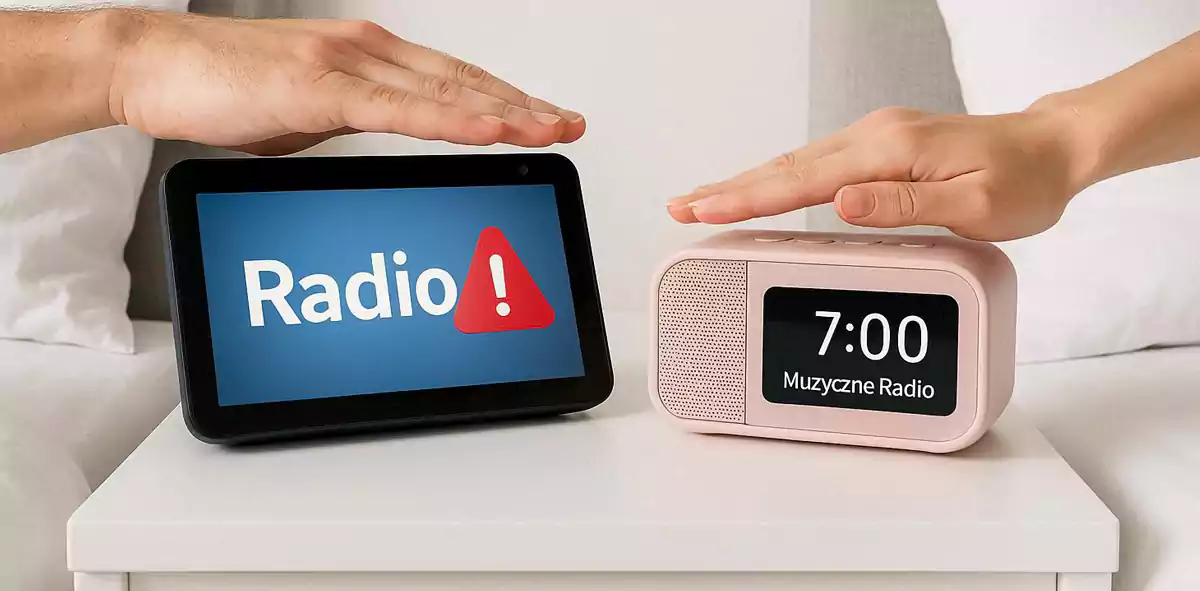 Inteligentny głośnik i tradycyjne radio (fot. AI)
