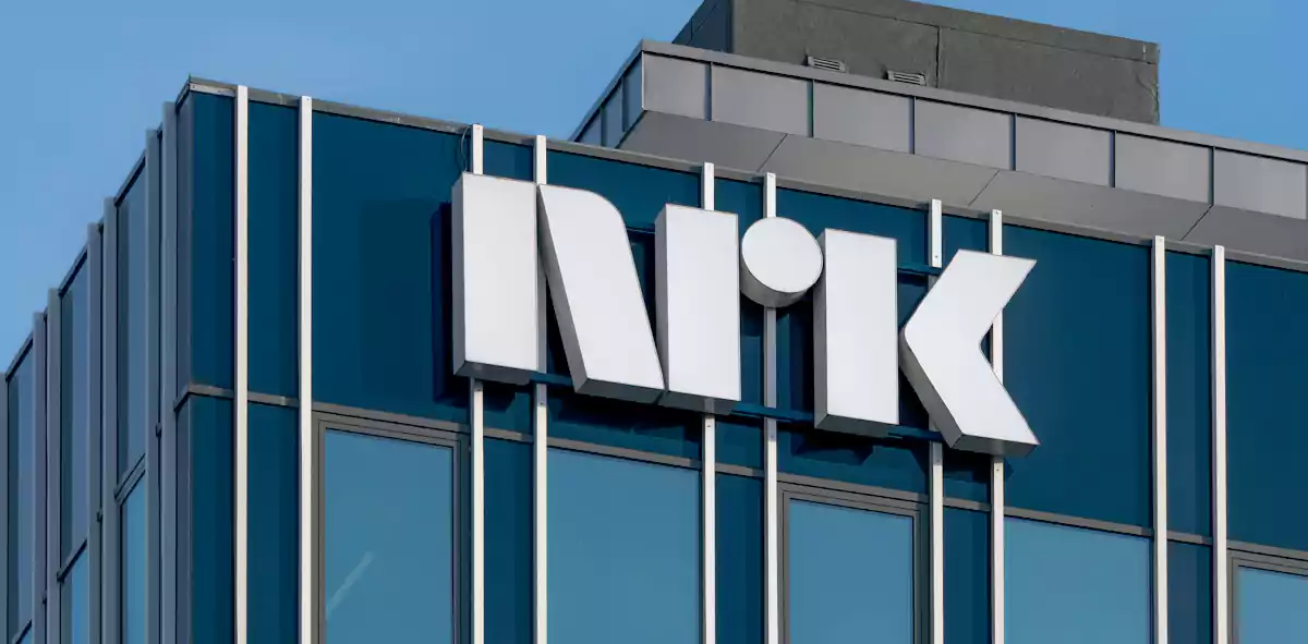 Norsk Rikskringkasting, (NRK), norweski publiczny nadawca radiowo-telewizyjny, (fot. Olav Tvedt/Unplash)