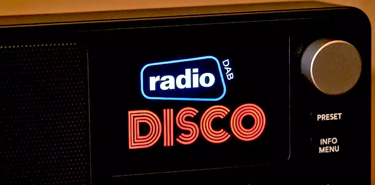 Radio Disco odbierzesz w DAB+ (fot. sztuczna inteligencja)
