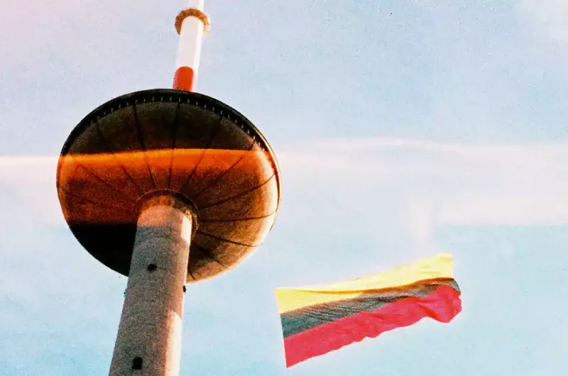 Wileńska wieża telewizyjna (fot. Aliaksei Lepik/Unsplash)