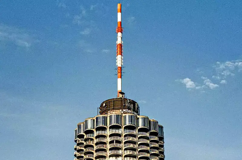 Wieża hotelowa Augsburg (fot. Bayram Er/Pexels)